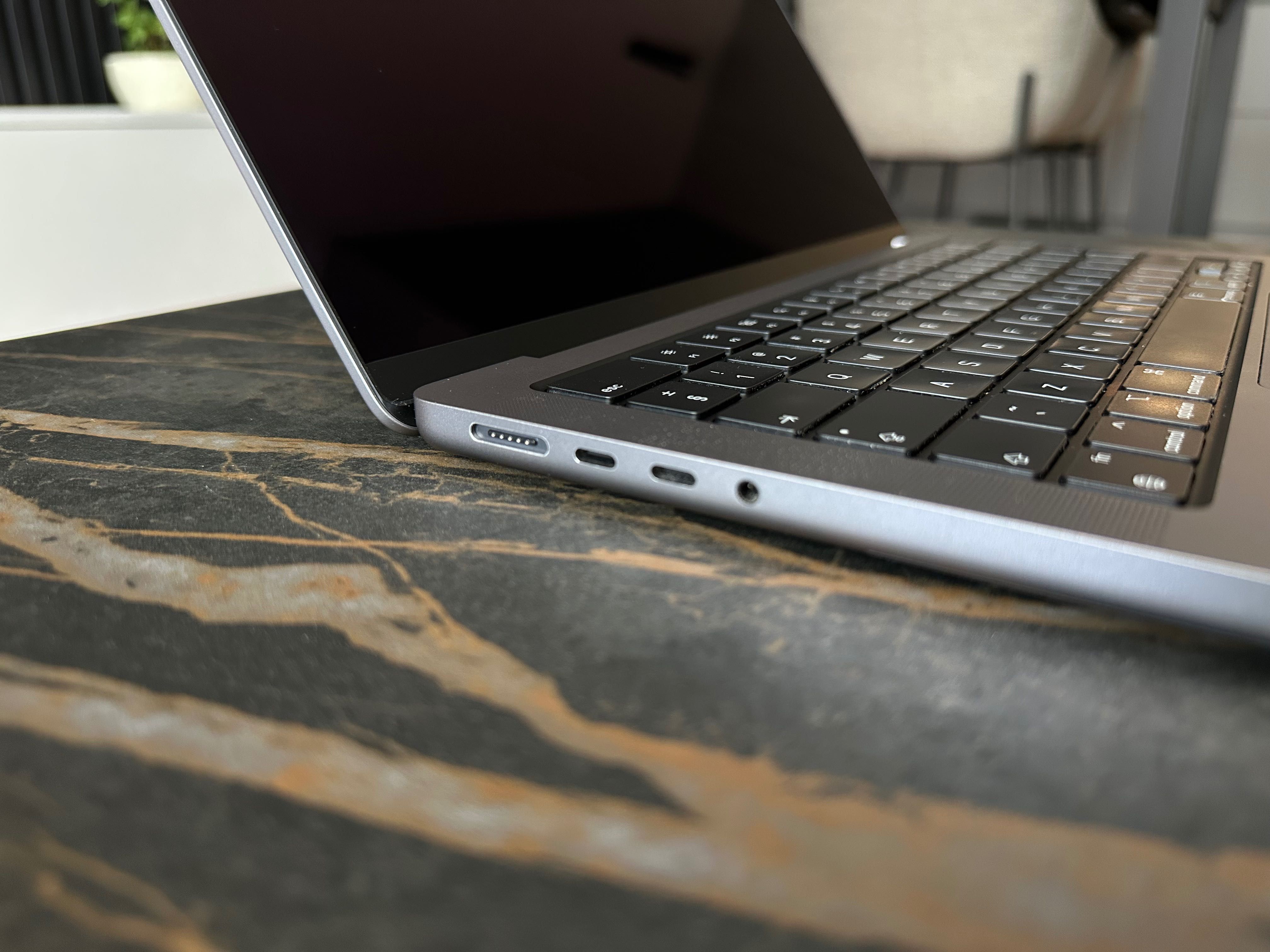 MacBook Pro 14" M1 Pro / 16 GB RAM / 512 GB / 96 W