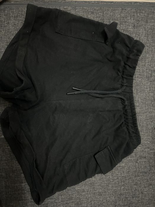 czarne spodenki cropp