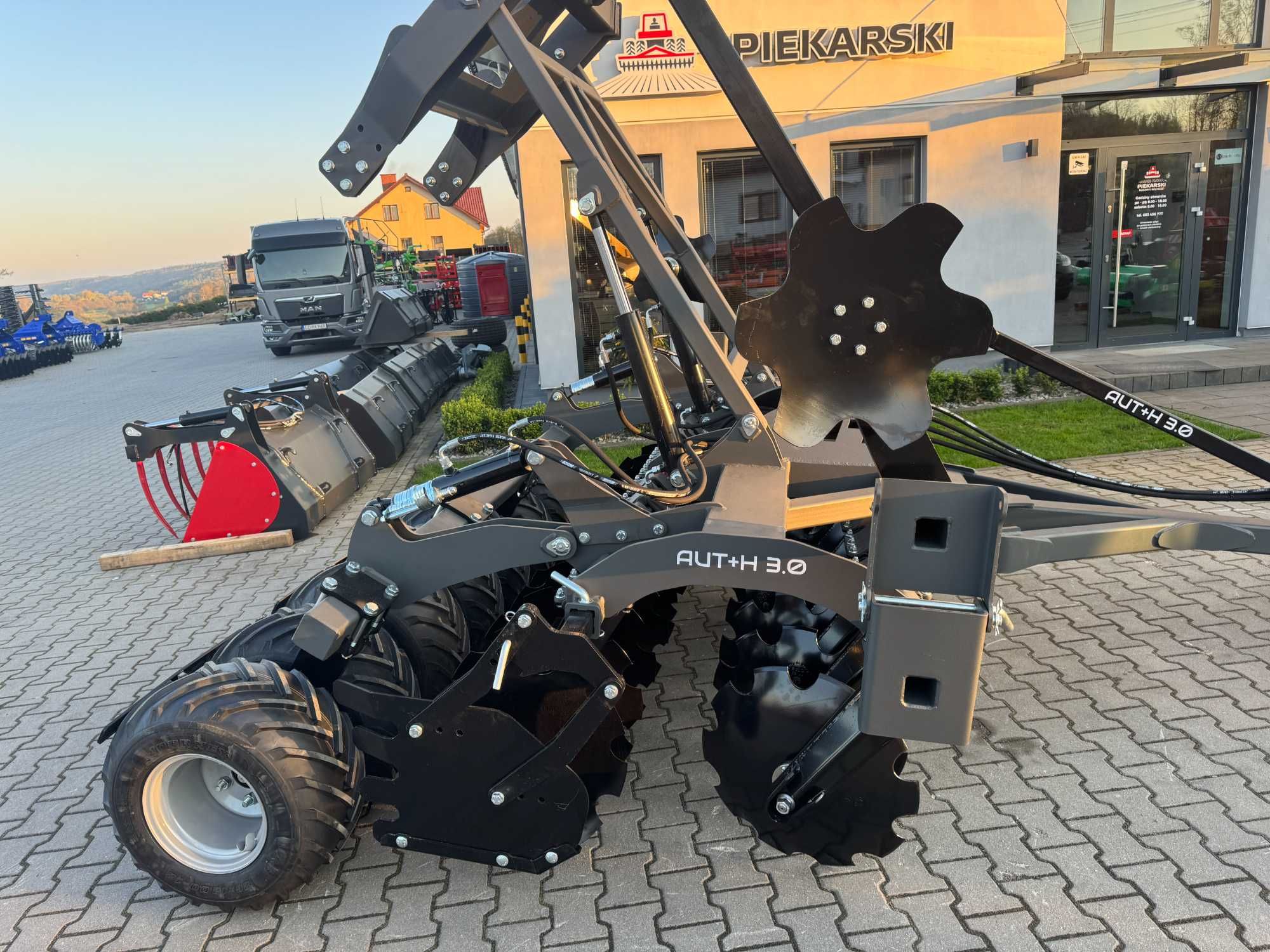 Agregat talerzowy uprawowo-siewny z wałem oponowym 3,0 m AUTW Helagro