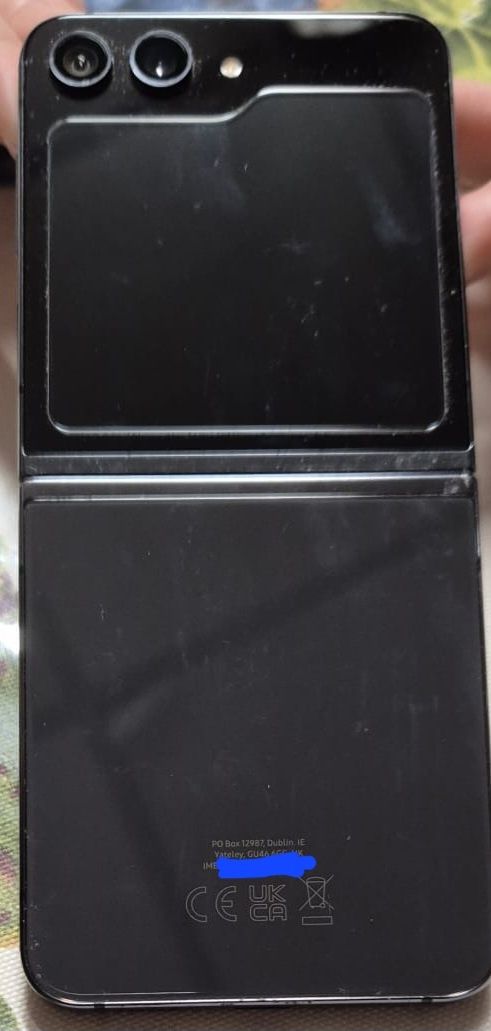 Samsung Galaxy Z Flip 5 e airpods Buds 2