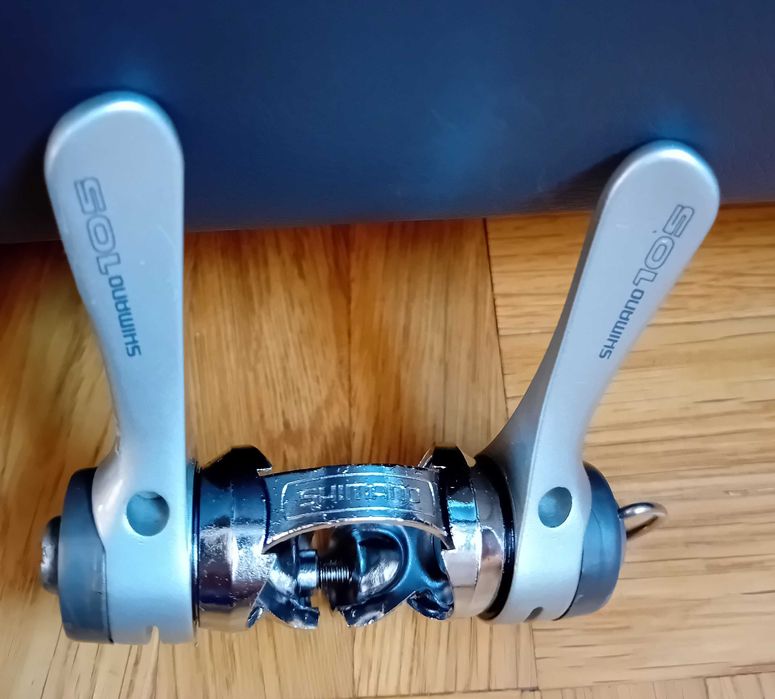 RETRO manetki.Dźwignie przerzutek Shimano 105 SL-1055, /ładny stan/.