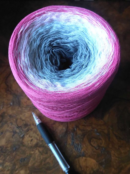 włóczka typu ombre, cake - szarości, biel, róż - 240 g