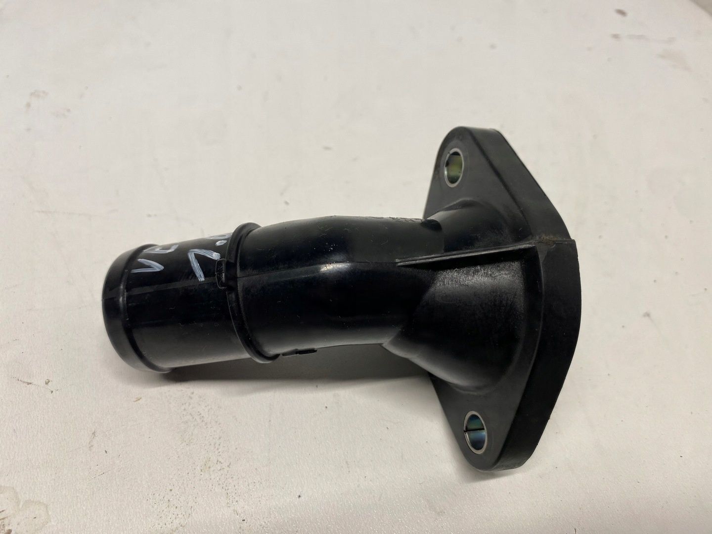 OBUDOWA TERMOSTATU KIA VENGA 1.4B 1.6B G4FA G4FC 25631-2B001