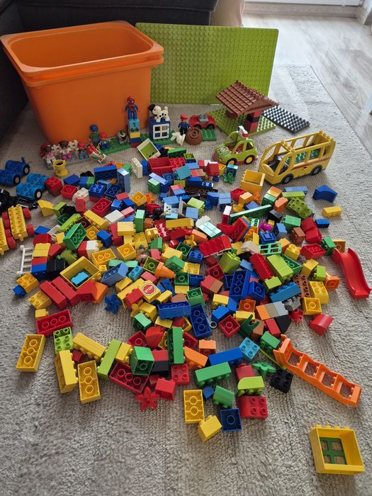 Duplo zestaw klocków, płyty konstrukcyjne, autobus, autka,ludziki