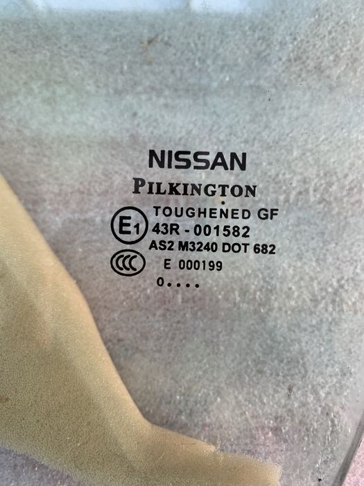 Стекло водительской двери QASHQAI j10, запчасти