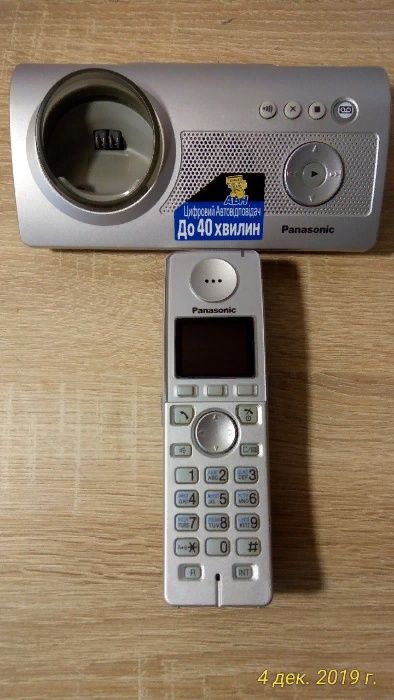 Радиотелефон с автоответчиком Panasonic KX-TG8127UA