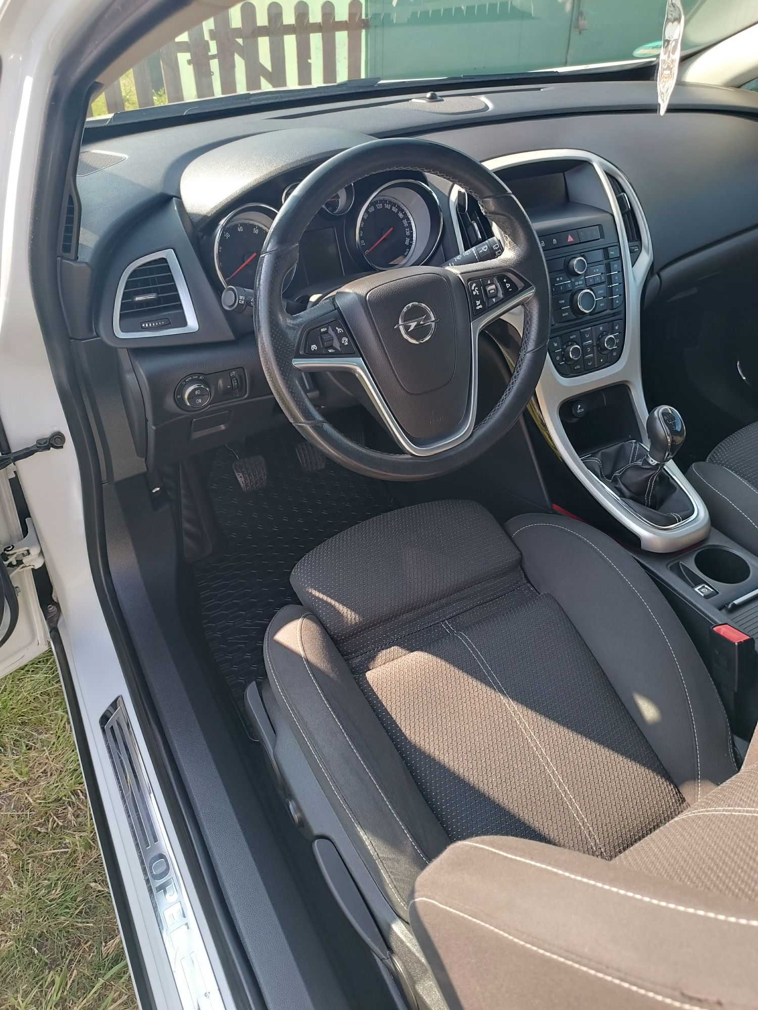 Opel Astra j GTC 1.6 180 KM Innowation Bi-ksenon