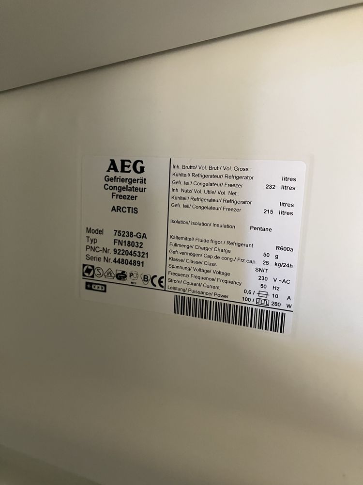 Side by Side AEG - Frigorifico e Arca vertical
