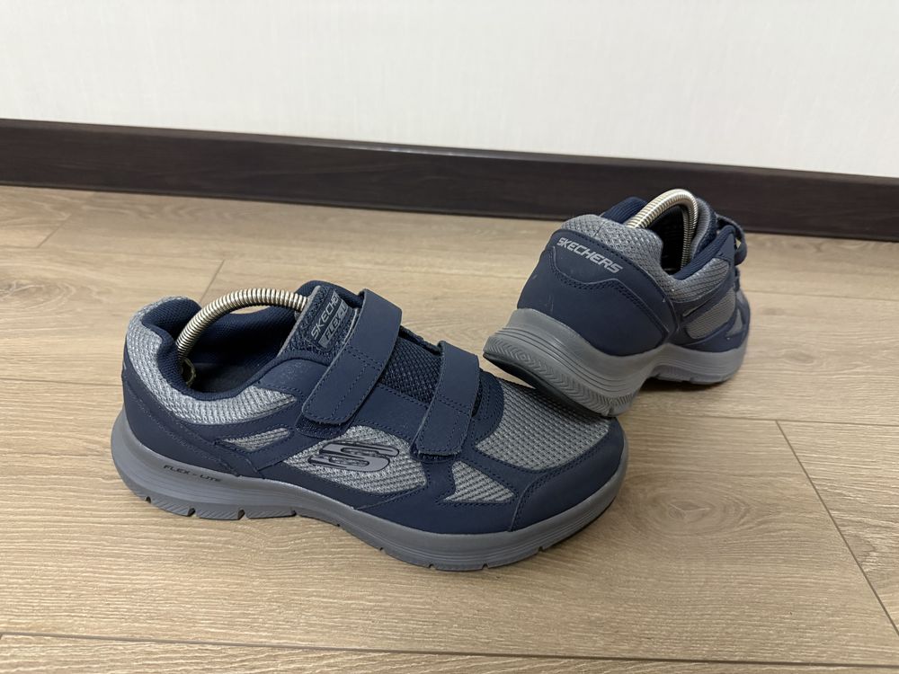 Кросівки на липучках Skechers 45 розмір стан нових