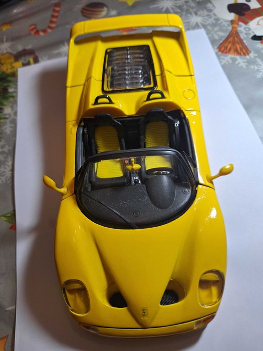 Miniatura escala 1:18 - Ferrari