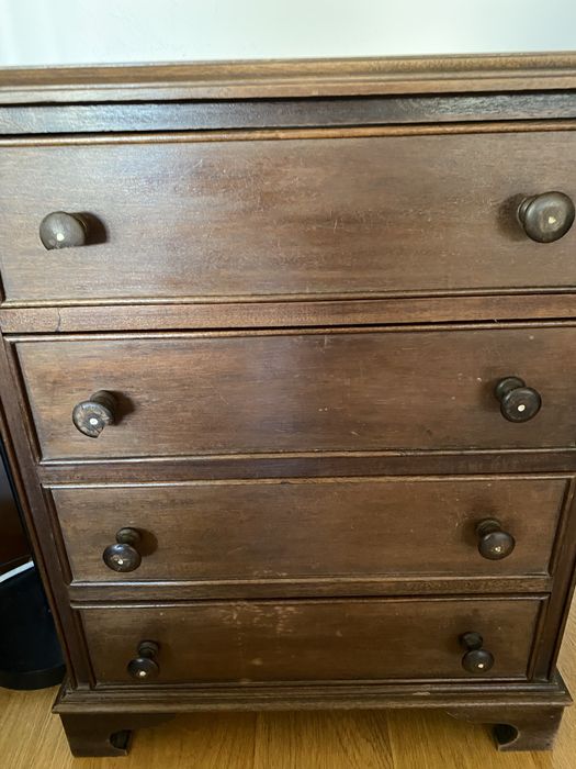 Conjunto 2 mesas cabeceira castanhas com gavetas