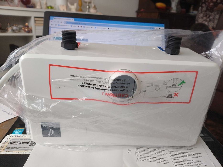 aparelho elétrico  de duche instantâneo