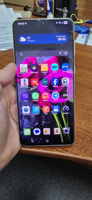 Продам samsung S21 Plus