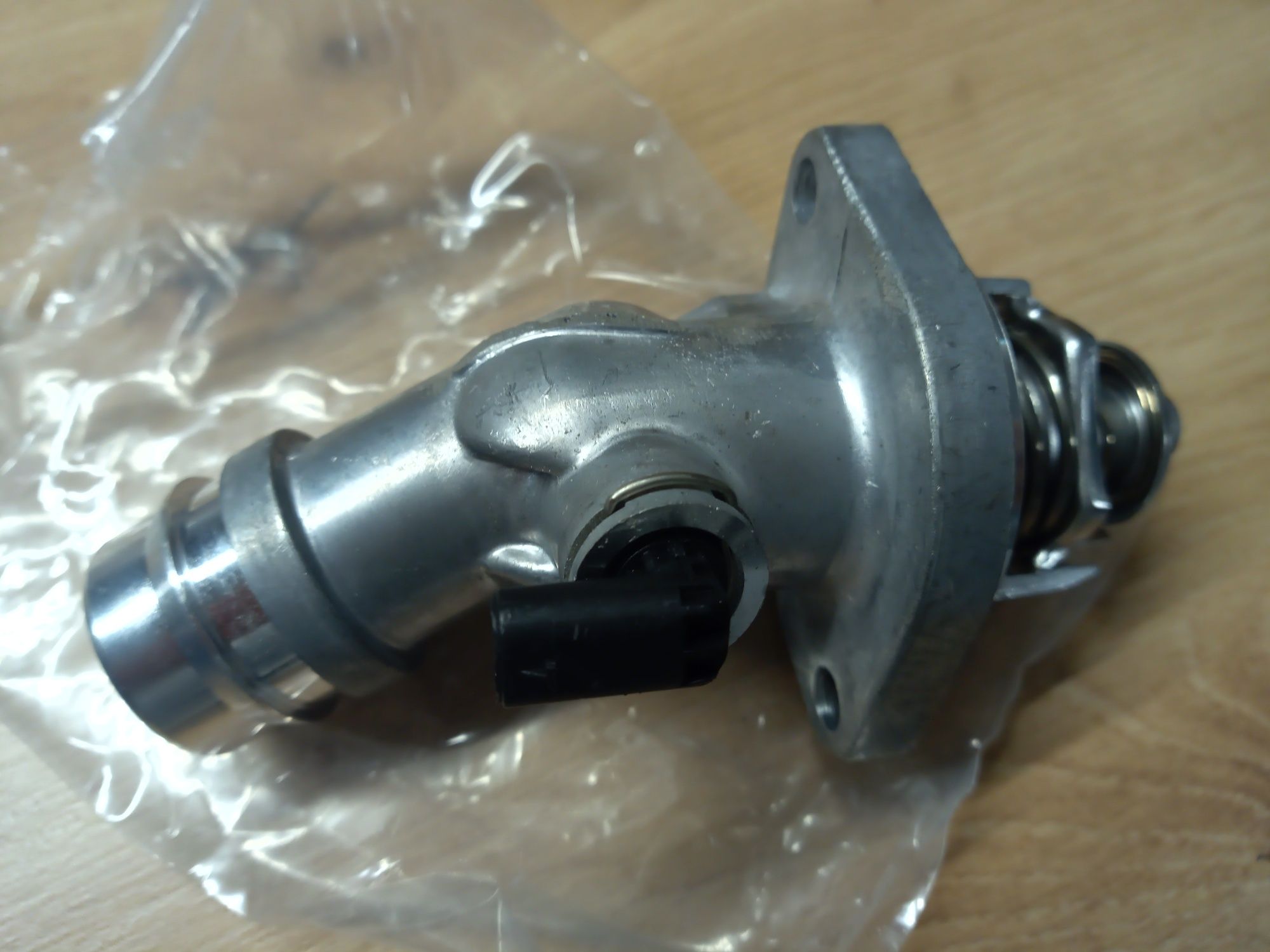 Termostat Hyundai 255002e085