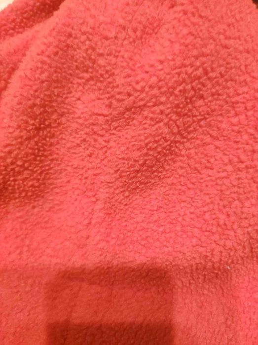 Czapka zimowa z polaru w kolorze czerwonym z pomponem z logo WOŚP