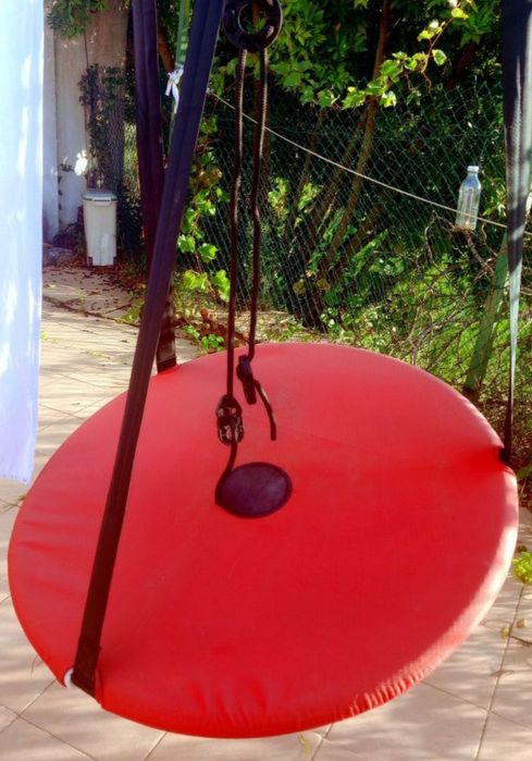 Baloiço vermelho ikea