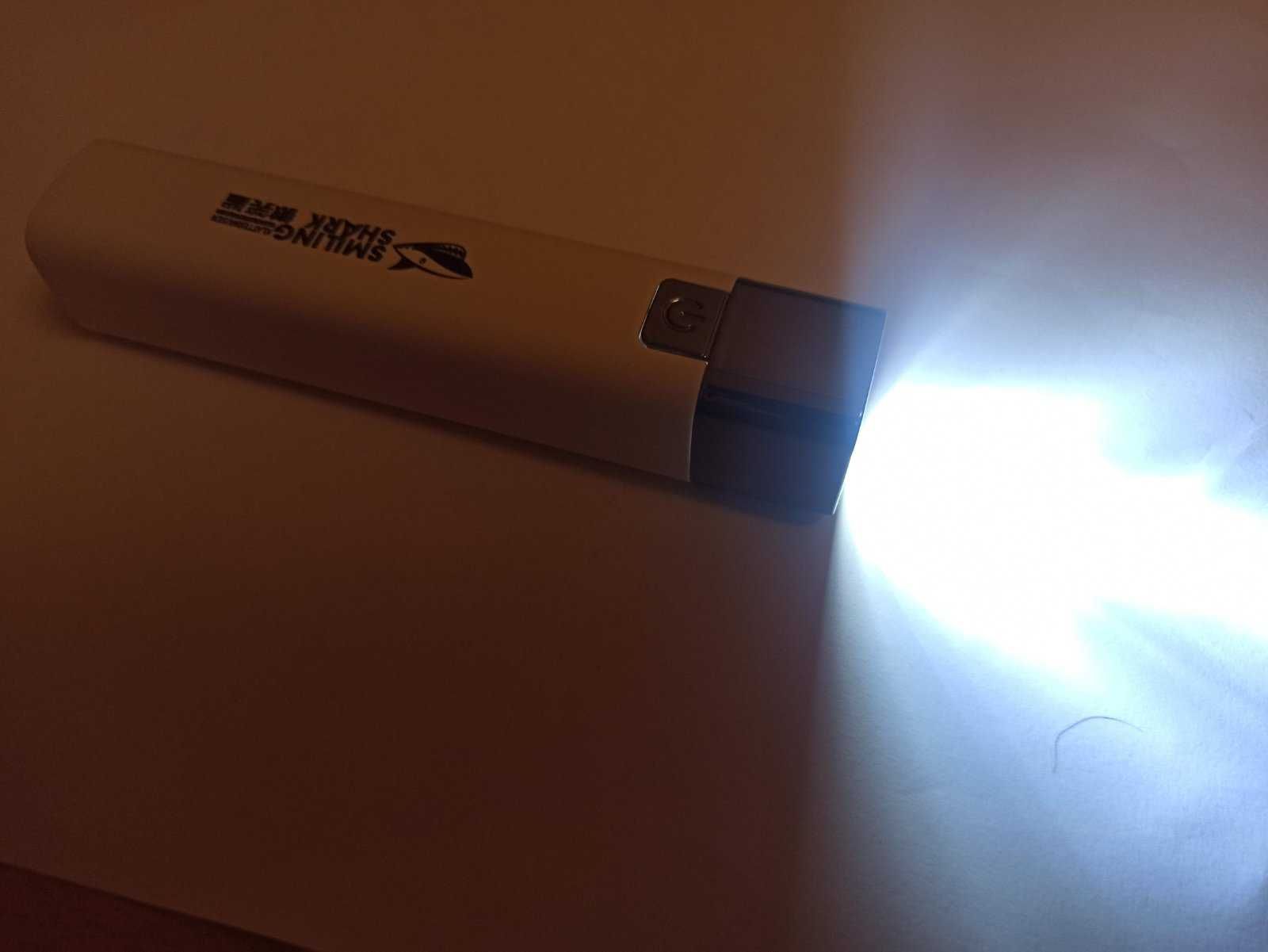 Очень яркий аккумуляторный светодиодный LED фонарь Smiling Shark