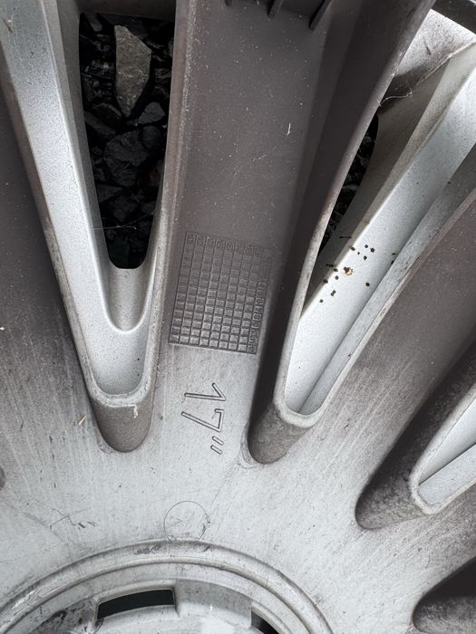 Комплект ковпаків r17 в гарному стані