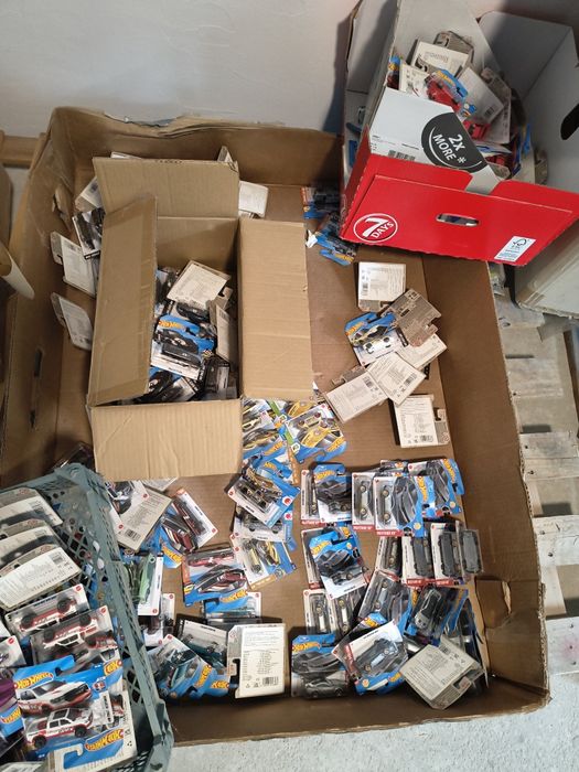 Hot wheels pakiet 200sztuk nowe 7zll/sztuka