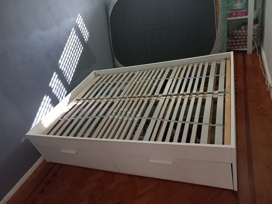 Cama ikea com 4 gavetas e estrado