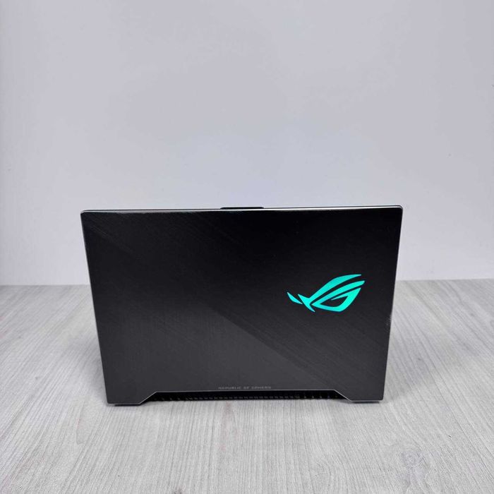 ASUS ROG Strix SCAR II 144Hz i7 8750H 16Gb SSD 120GB HDD 1TB RTX 2070