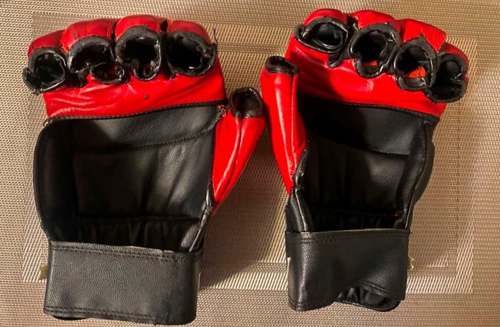 Продам рукавички для рукопашного бою