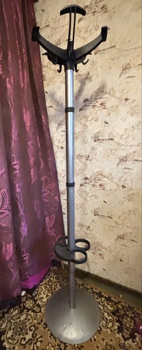 Стійка-вішак для одягу