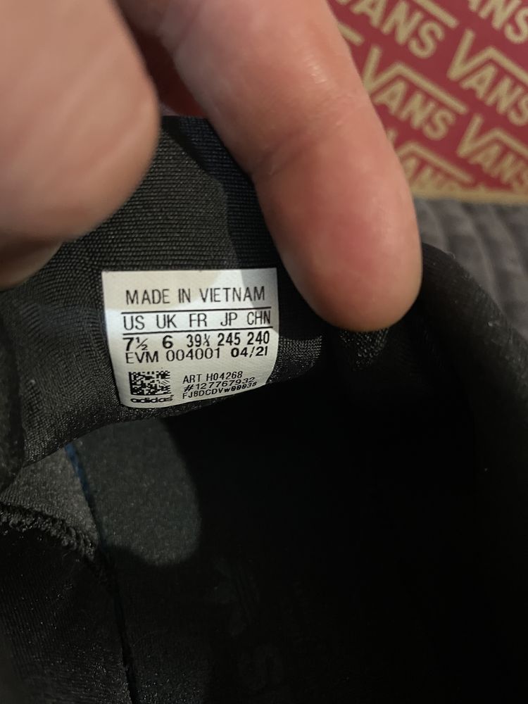 Оригінальні кросівки Adidas Ozelia 39(24,5см)