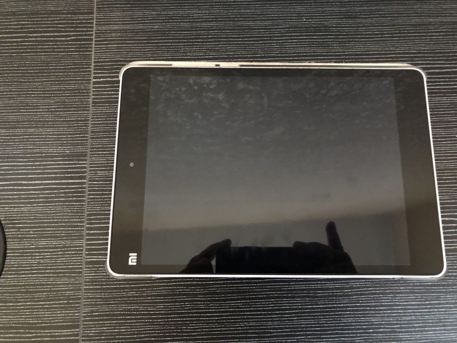 Продам планшет Xiaomi Mi Pad с  чехлом (батарея плохая)