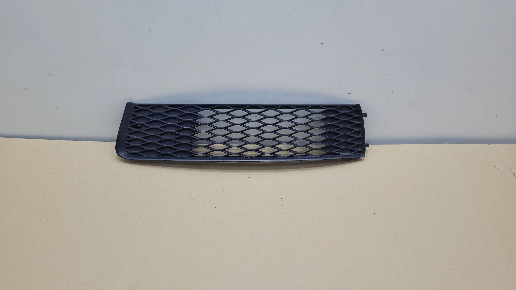 KRATKA zderzaka LEWA atrapa Audi Q7 I 4L0 S-Line lift 2009-2015