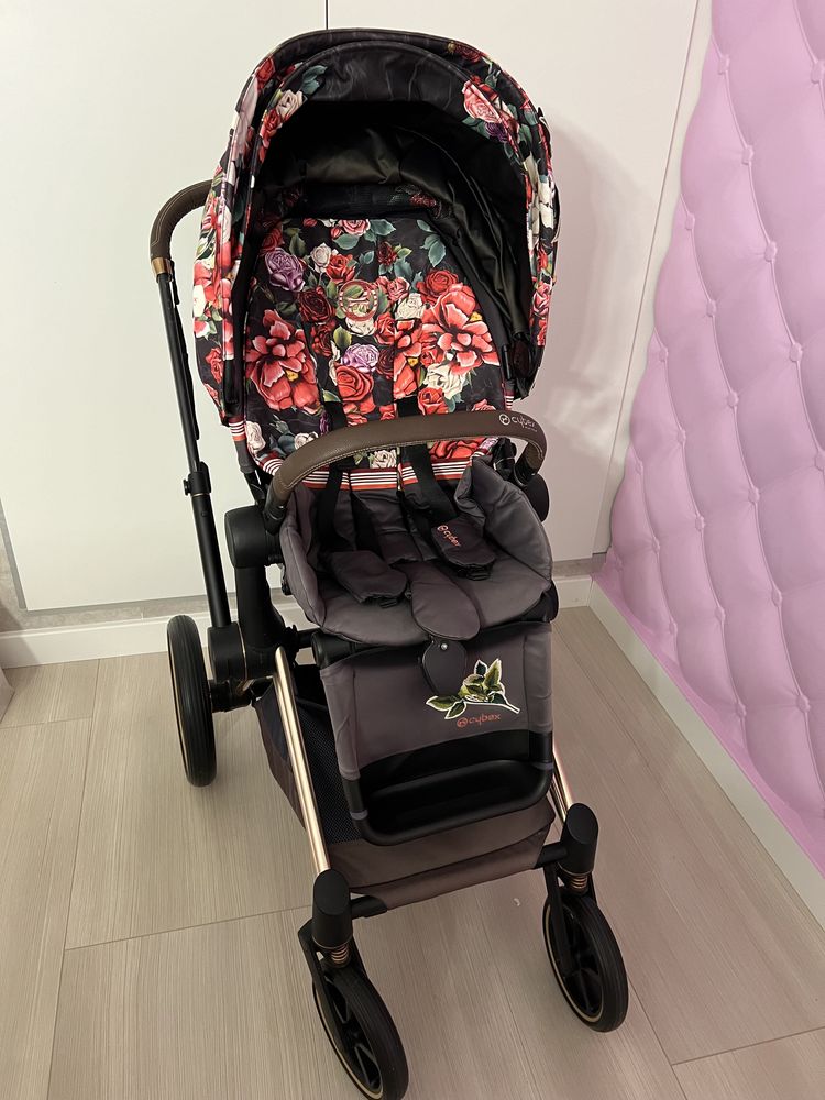 Прогулочная коляска Cybex Priam Spring Blossom Dark шасси Rosegold