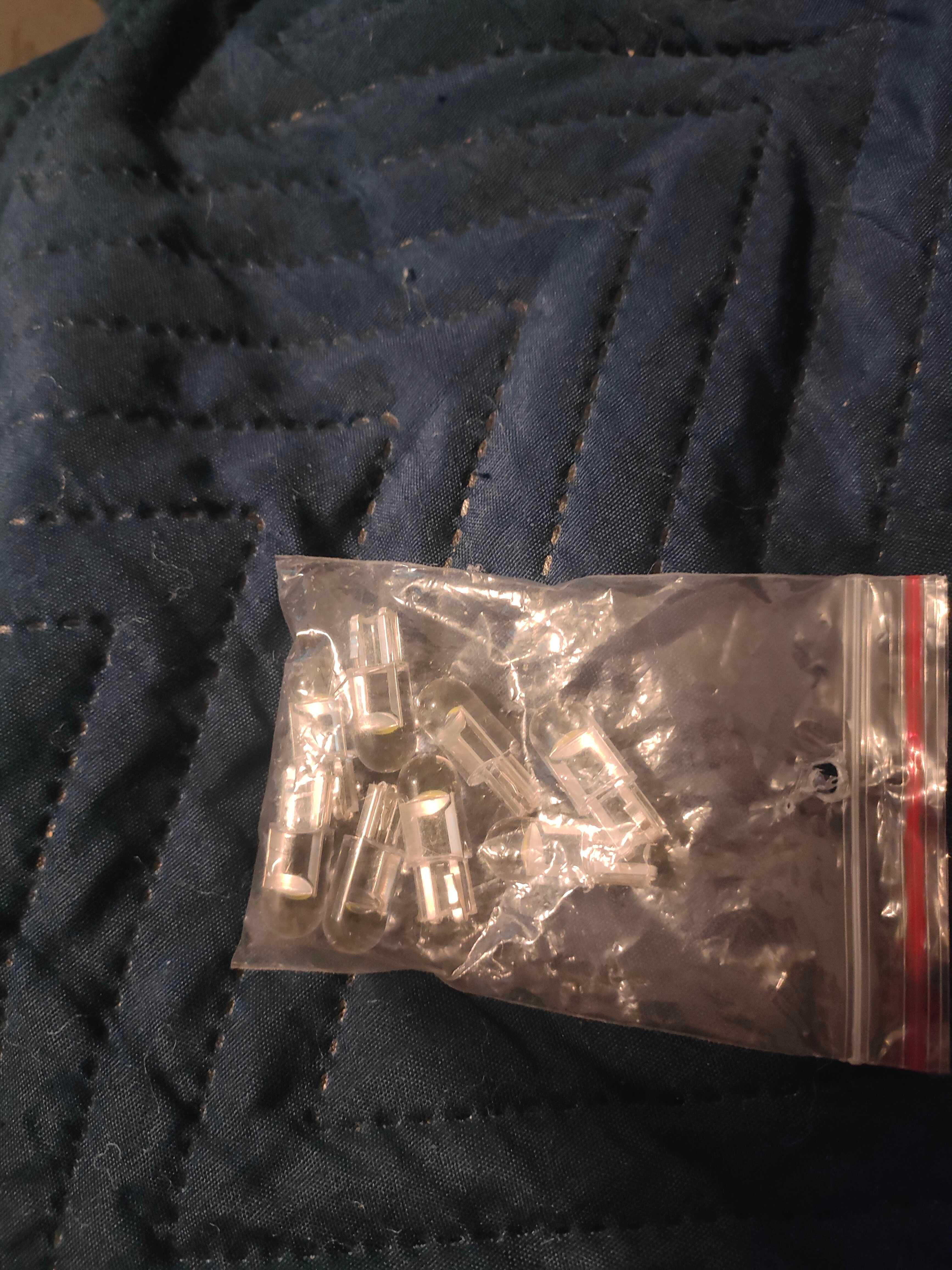 Żarówki LED 8 sztuk