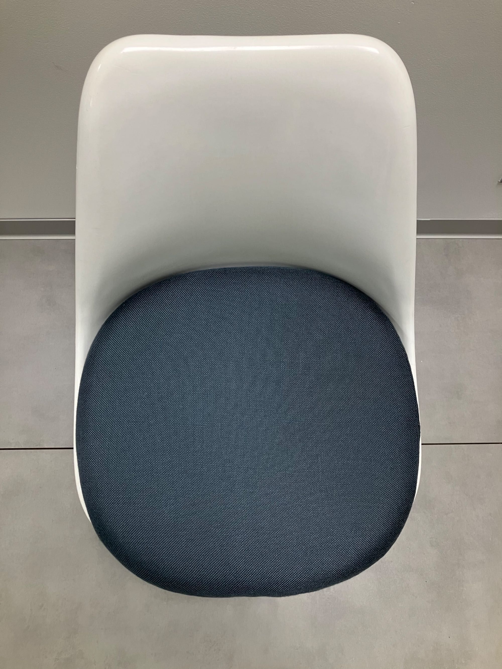 Krzesło Tulip Basic białe/szara poduszka