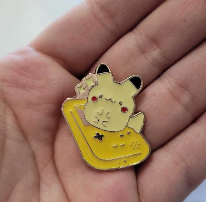 pikachu  pokemon pokeball nintendo pin przypinka badge broszka