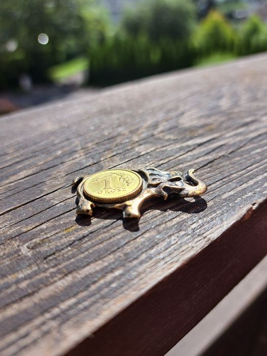 Posążek słoń z monetą 1grosz