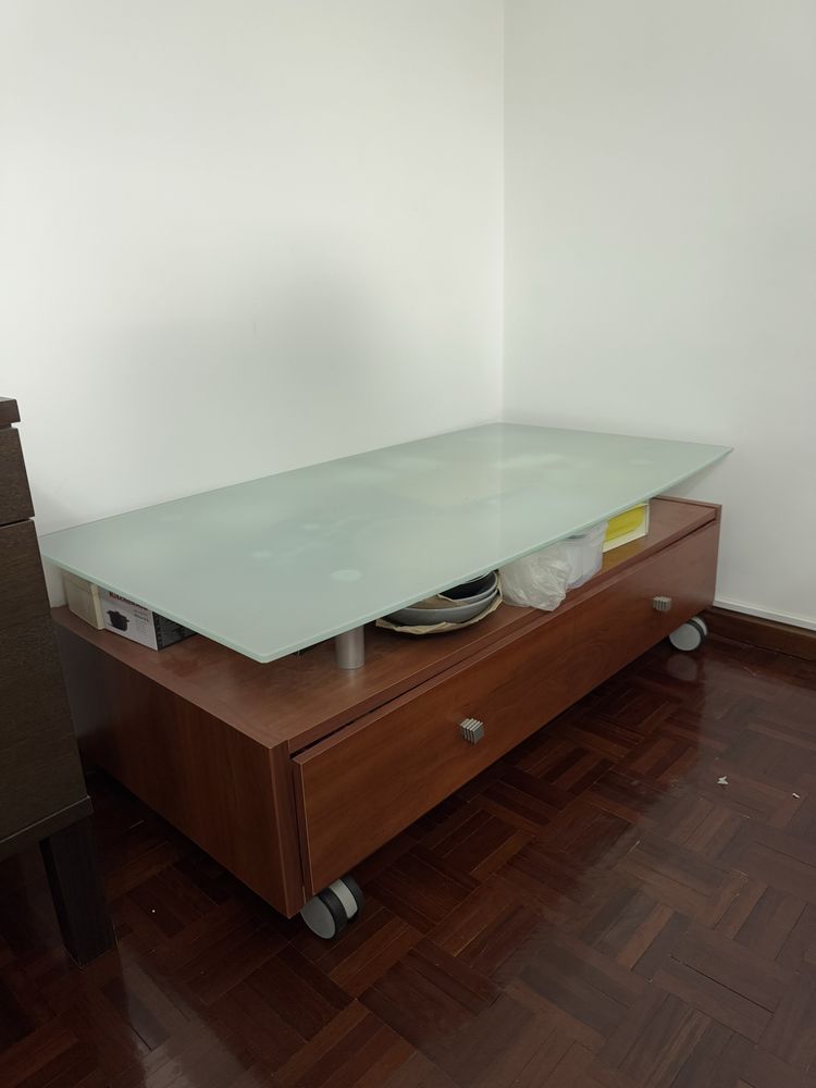 Movel de arrumos, com gaveta. 1.5 por 1 m
