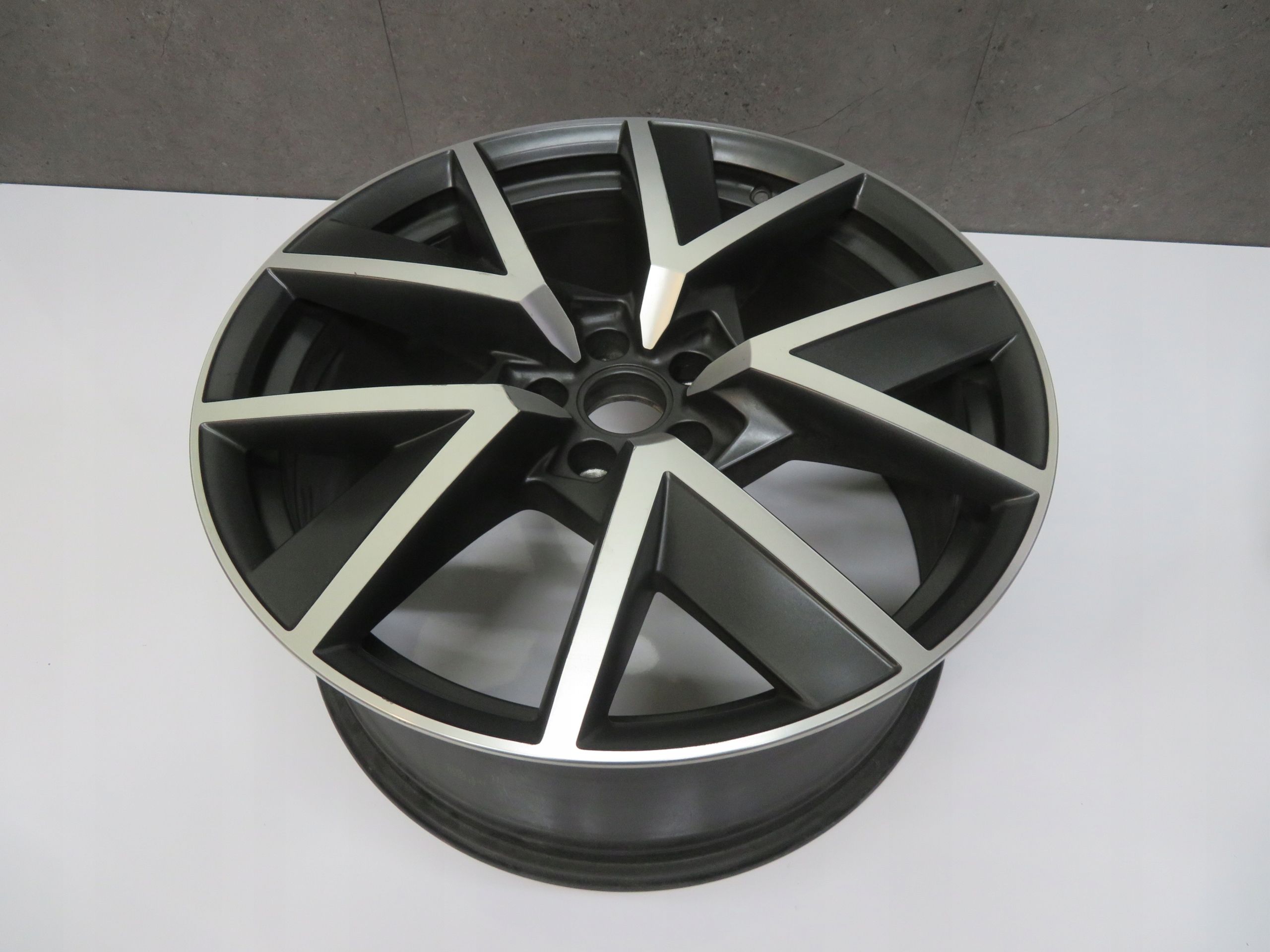 Felga Alufelga 20'' Vw Touareg Iii Cr7 R Line q r Et33