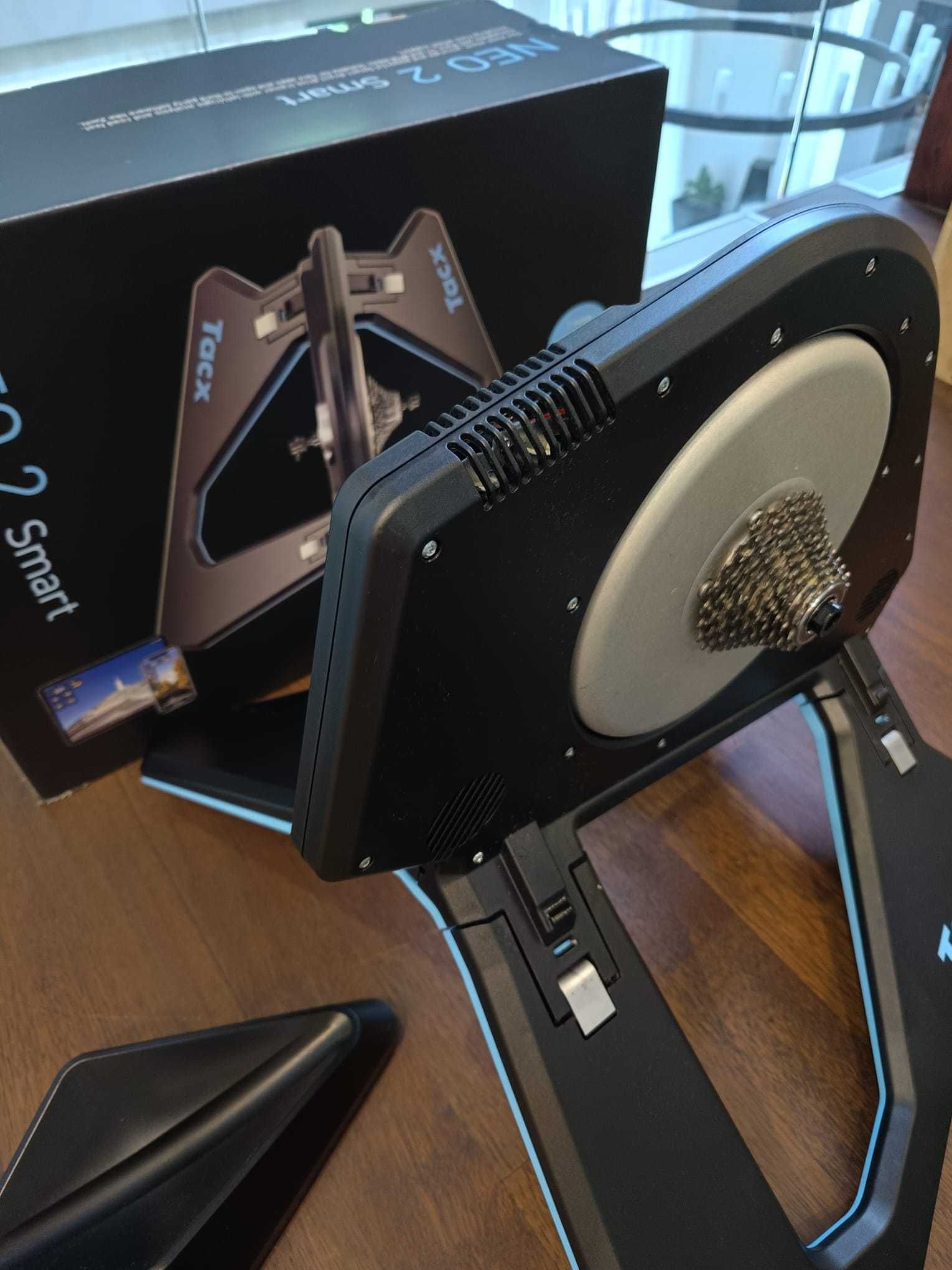 Inteligentny Trenażer Rowerowy Tacx NEO 2T smart z pomiarem mocy