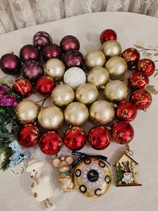 Лот ялинкових іграшок