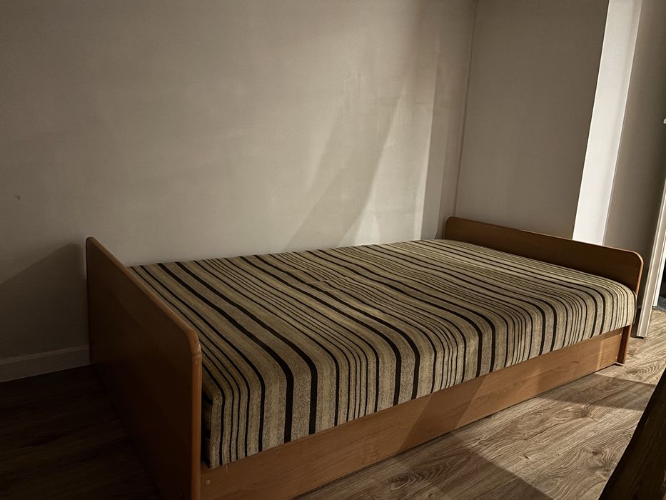 Łóżko z schowkiem na pościel  140x200