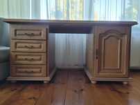 Eleganckie biurko drewniane solidne do gabinetu, pokoju dzieci