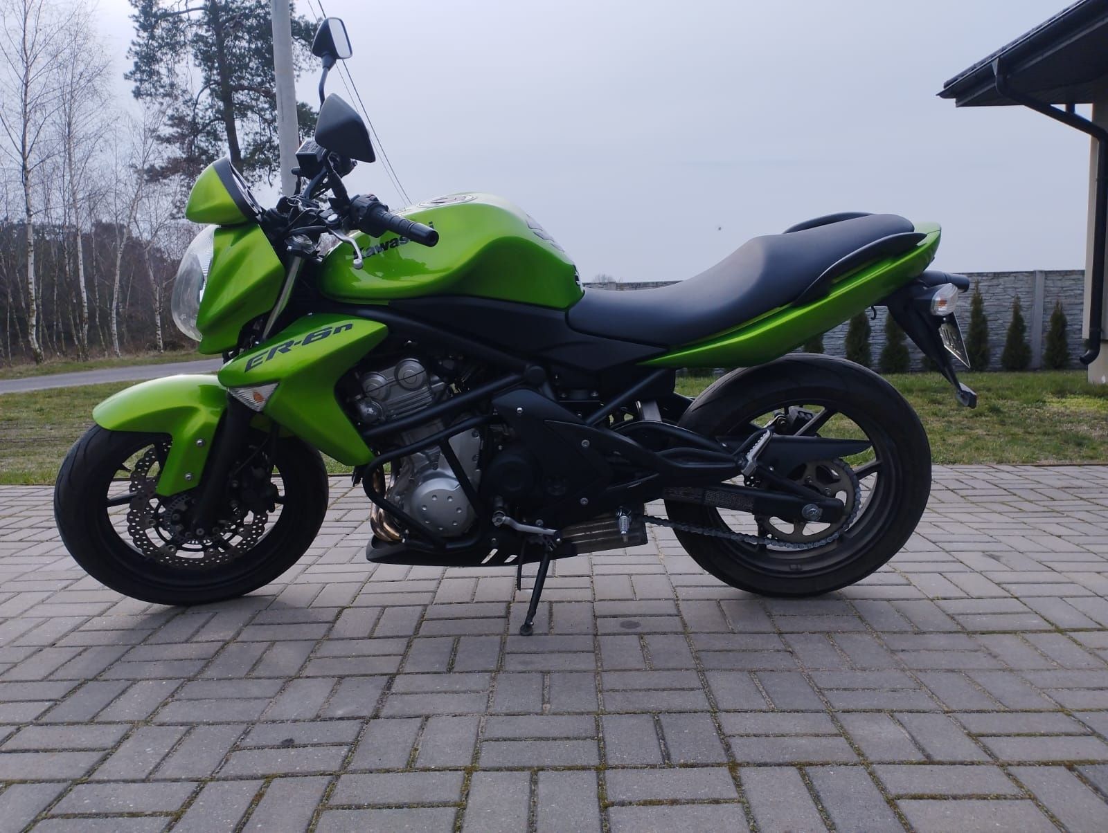 Motocykl Kawasaki R6N