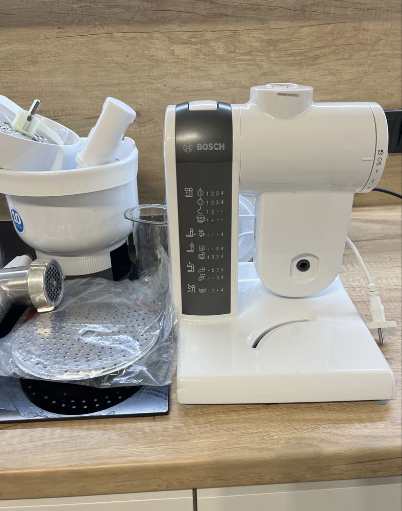 Універсальний кухонний комбайн Bosch MUM4855