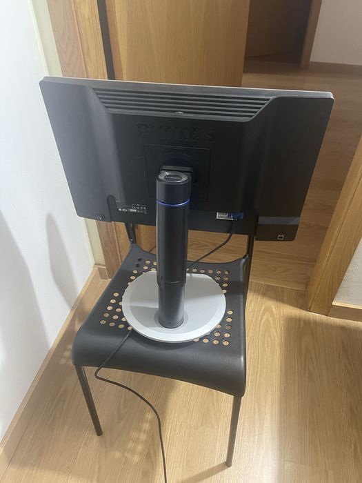 Computador com ecra e teclado