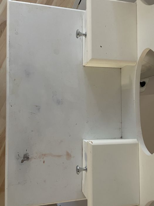 Toaletka biała – z lustrem i szufladkami