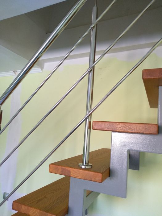 Сходи ступені дуб ясен бук сосна перила нержавіка ковані дерев'яні