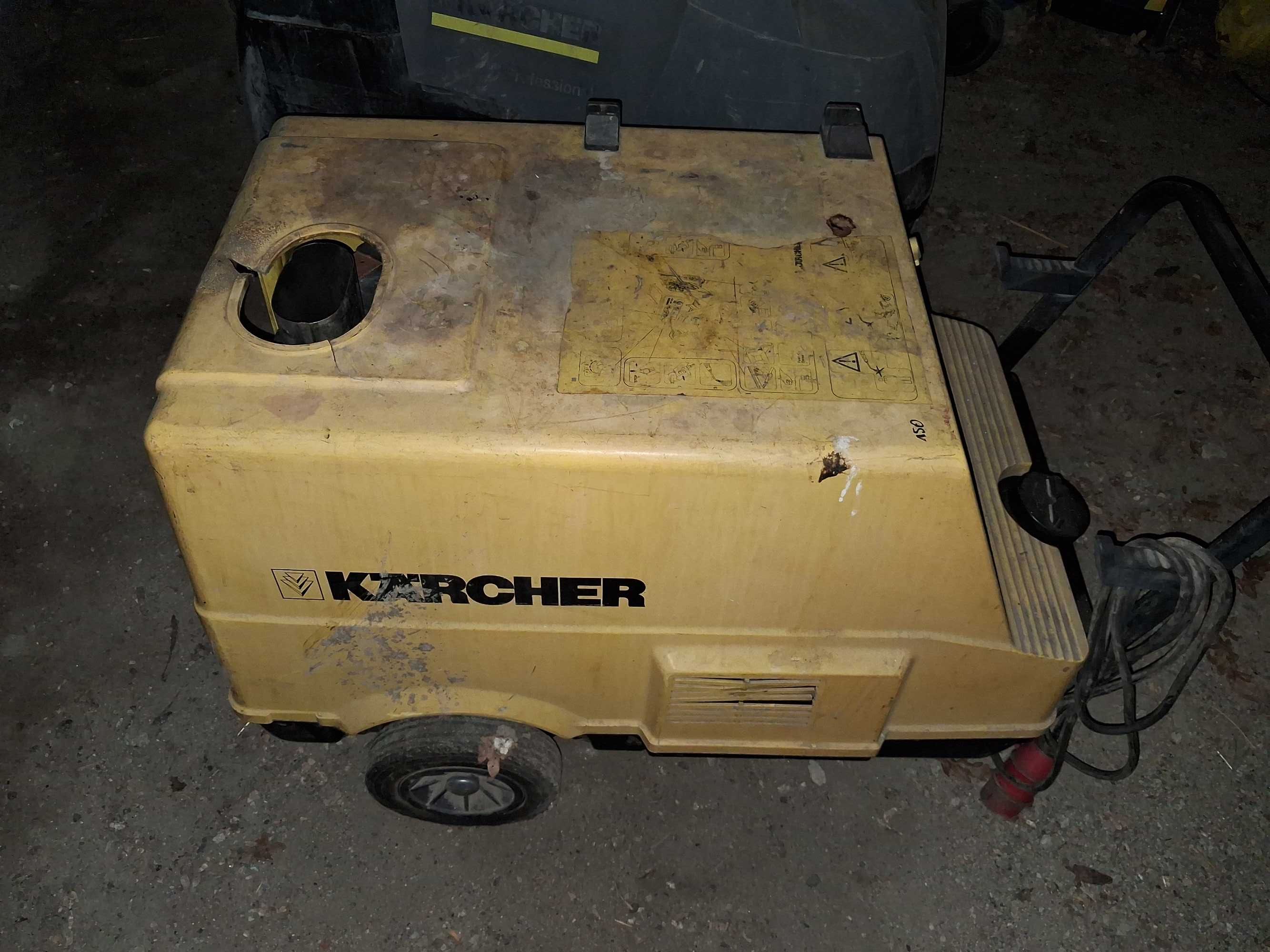 Myjka ciśnieniowa Karcher Hds 690 na ciepłą wodę
