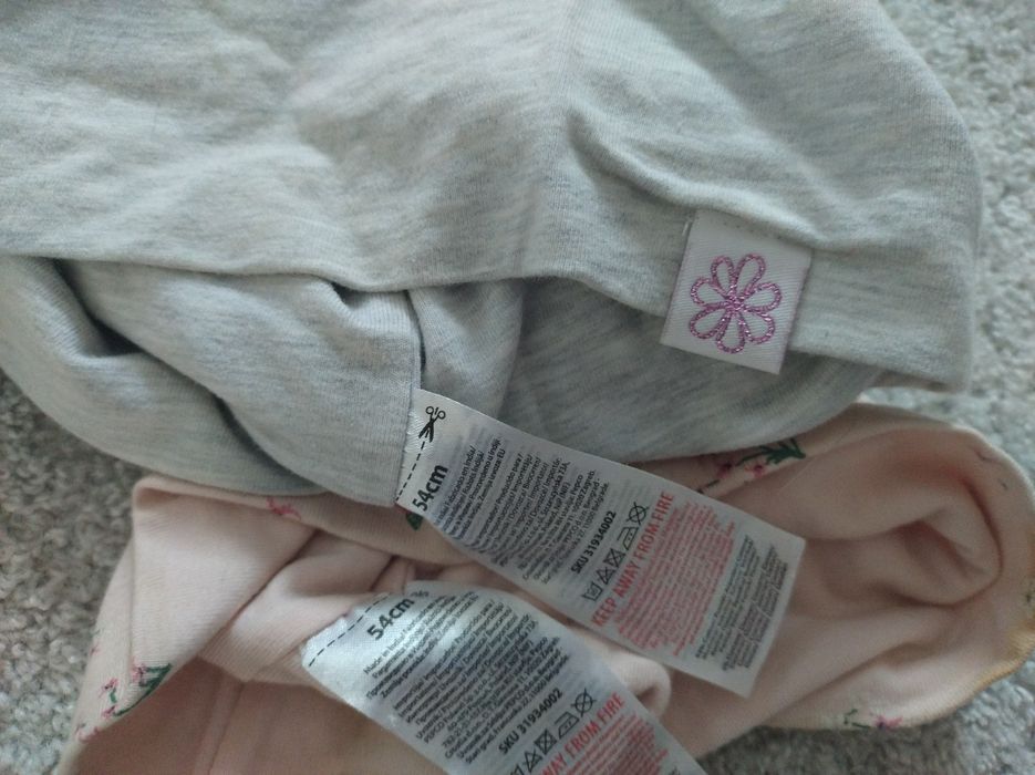Czapki dziewczęce, r 54