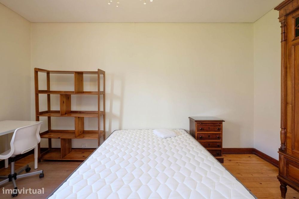 165334 - Quarto individual com uma cama de...