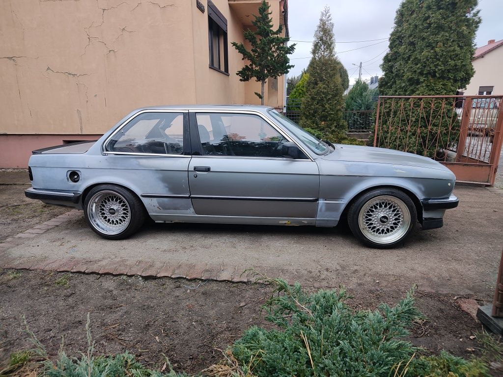 BMW E30 coupe 2d M20